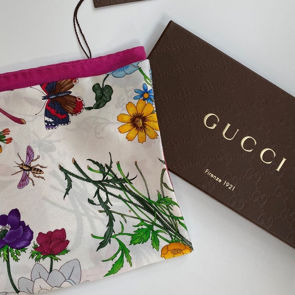 New Gucci Scarf Iconic Floral Print Silk Wrap with Gucci Gift Box - Picture 2 of 16
